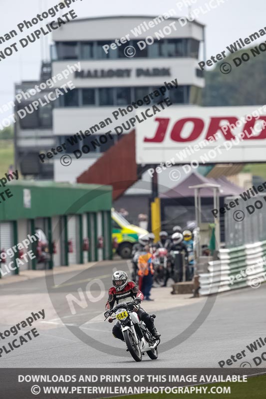 Vintage motorcycle club;eventdigitalimages;mallory park;mallory park trackday photographs;no limits trackdays;peter wileman photography;trackday digital images;trackday photos;vmcc festival 1000 bikes photographs